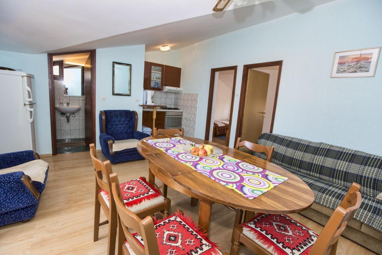 Apartmani Marijana Cesarica Esterno foto
