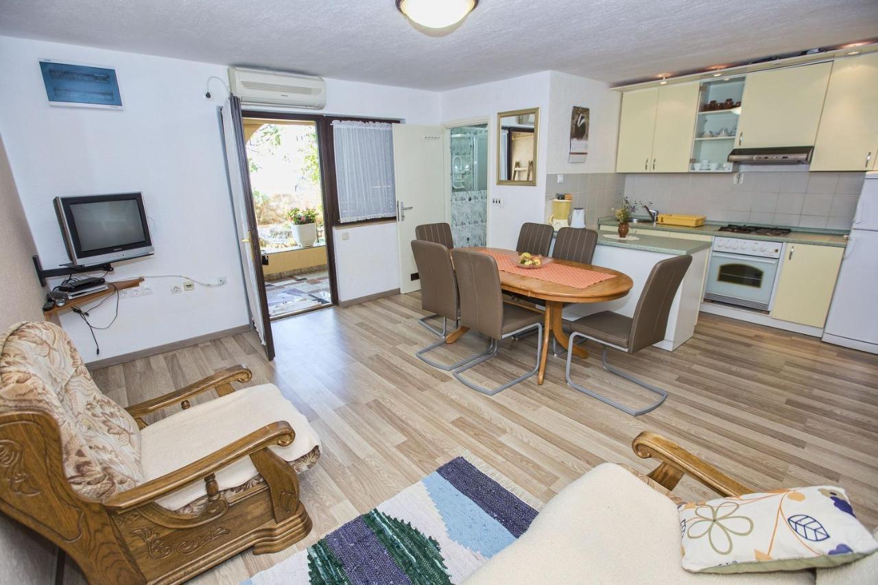 Apartmani Marijana Cesarica Esterno foto