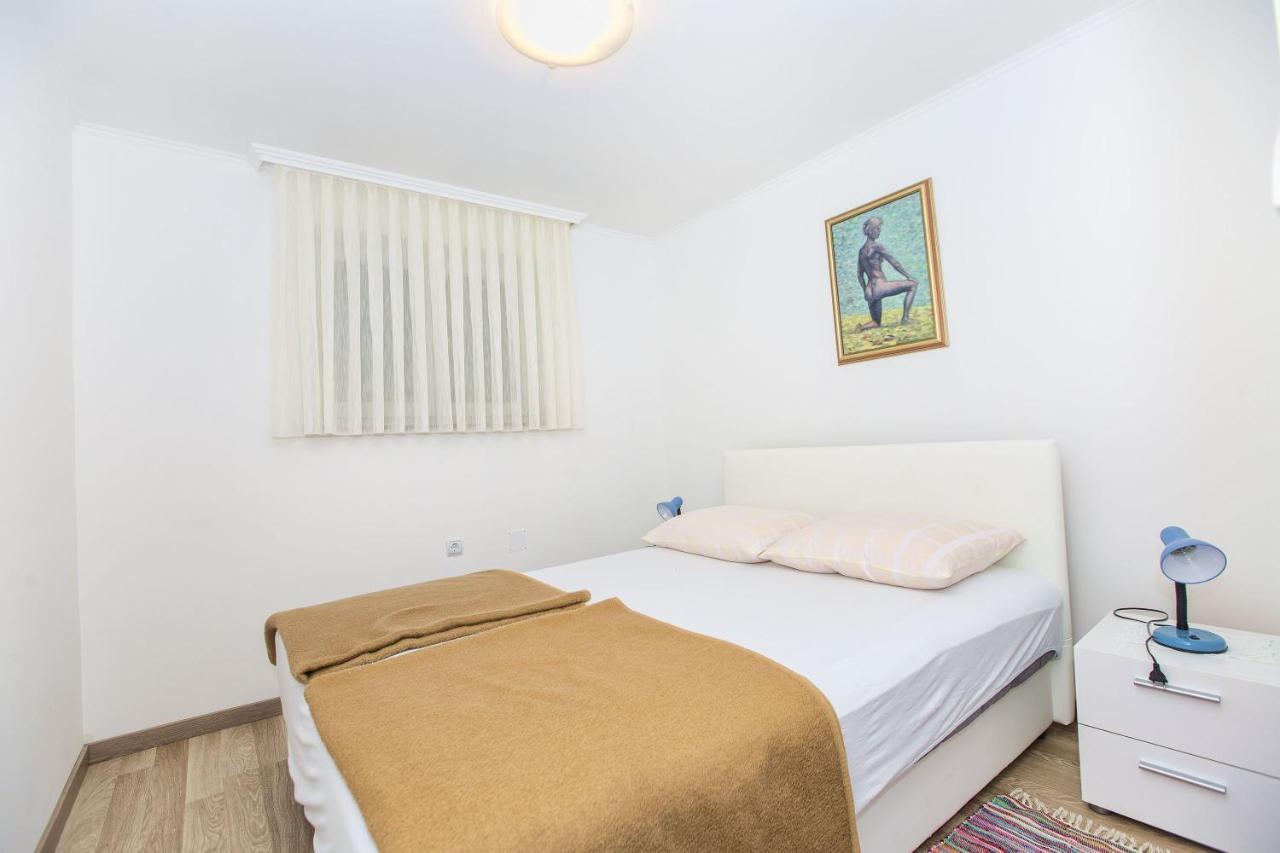 Apartmani Marijana Cesarica Esterno foto