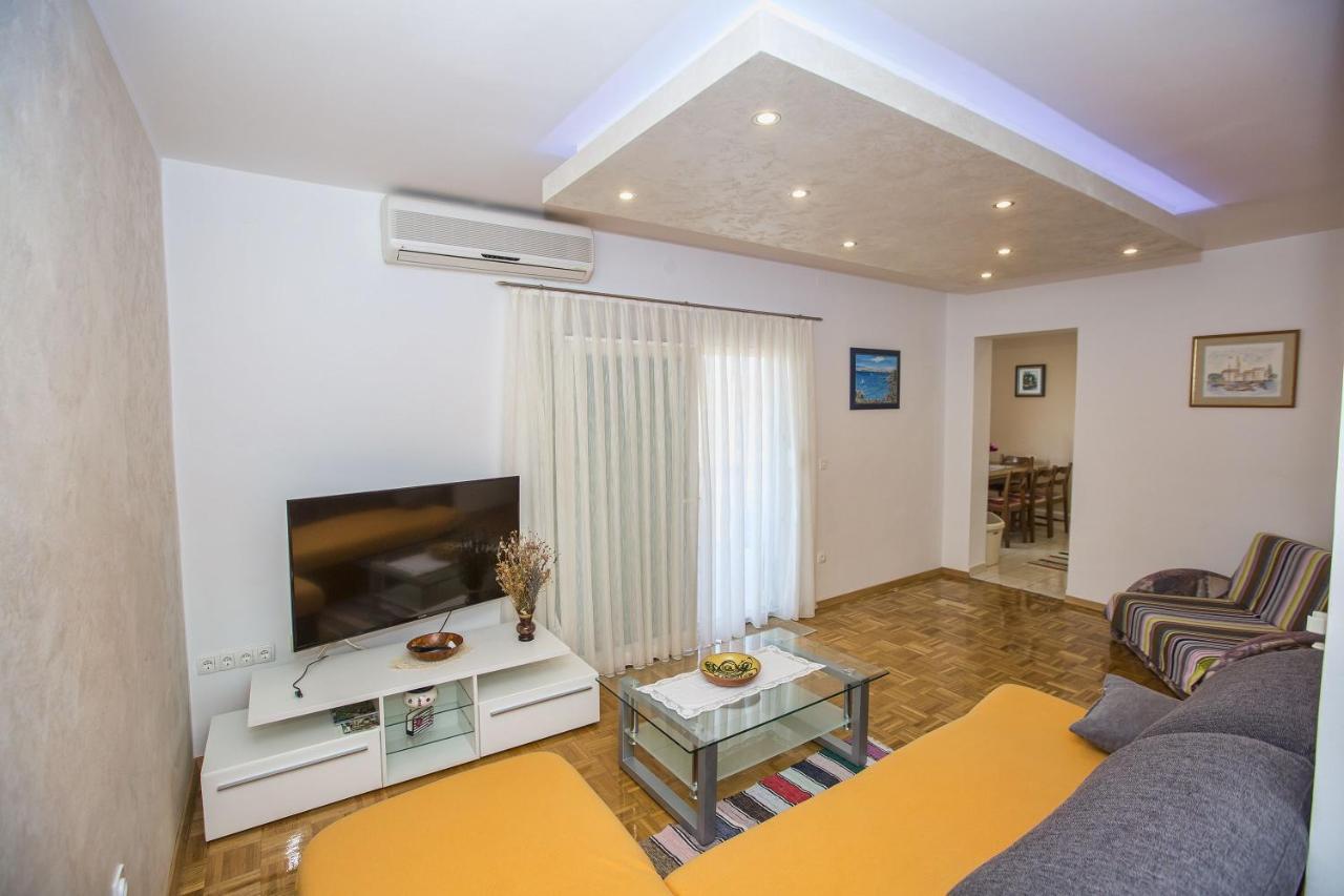 Apartmani Marijana Cesarica Esterno foto