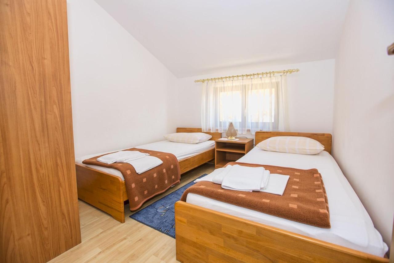 Apartmani Marijana Cesarica Esterno foto